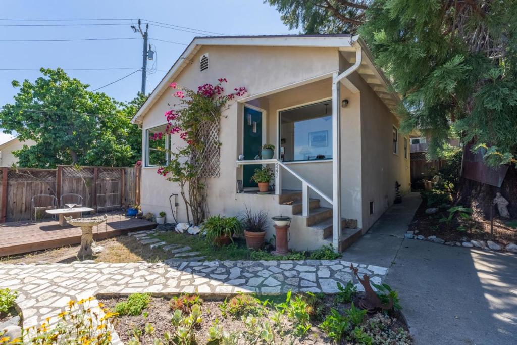 247 Belden Street Property Photo 2