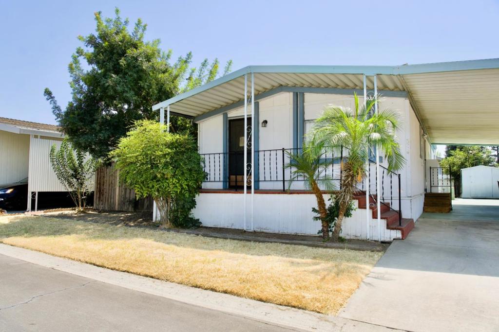 5505 W Tulare Avenue 314 Property Photo 2