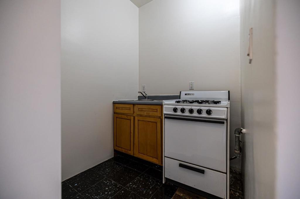 450 Broadway Property Photo 6