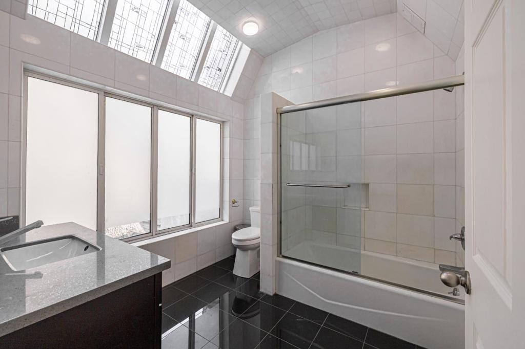 450 Broadway Property Photo 8