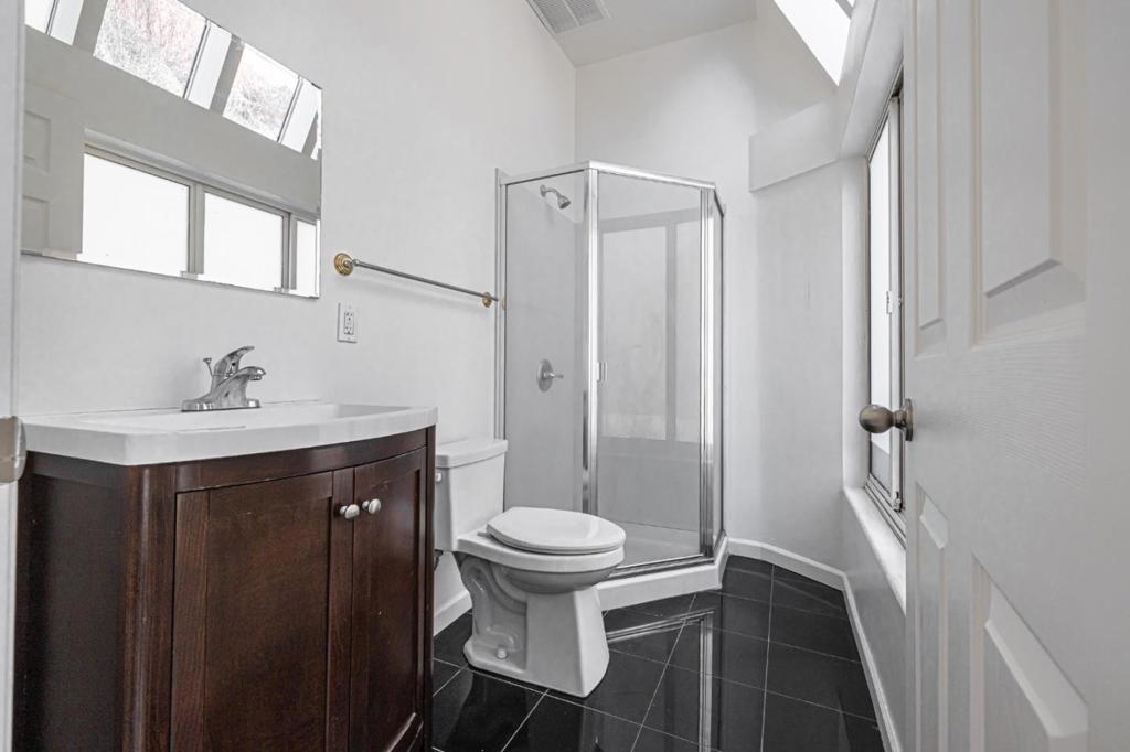 450 Broadway Property Photo 11