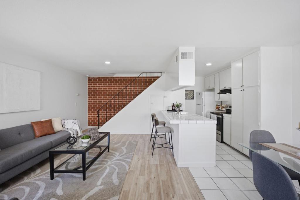 811 North Capitol Avenue 3 Property Photo 2