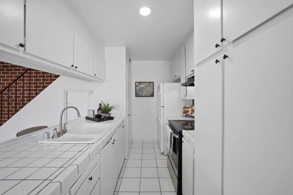 811 North Capitol Avenue 3 Property Photo 7