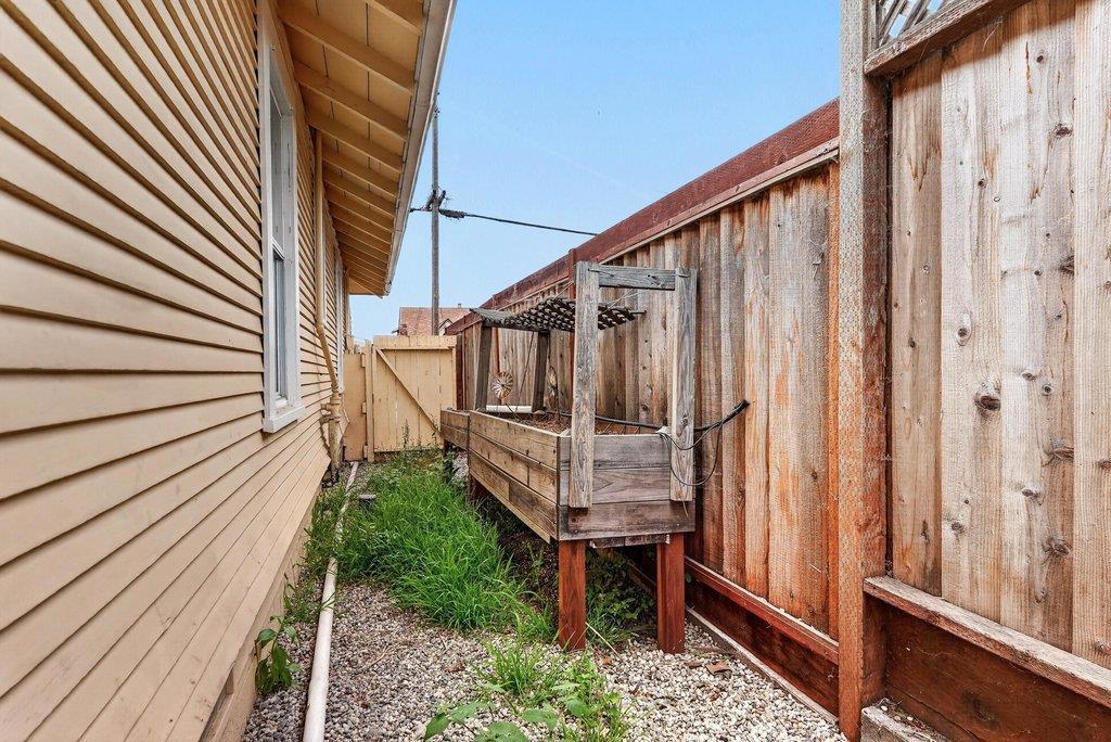 16 Stanford Street Property Photo 31