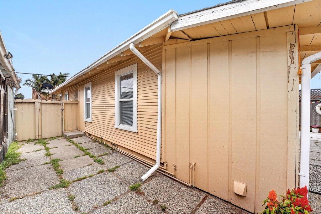 16 Stanford Street Property Photo 33