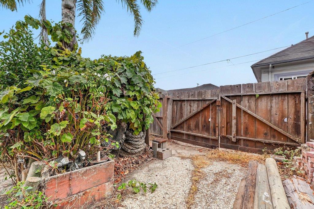 16 Stanford Street Property Photo 43