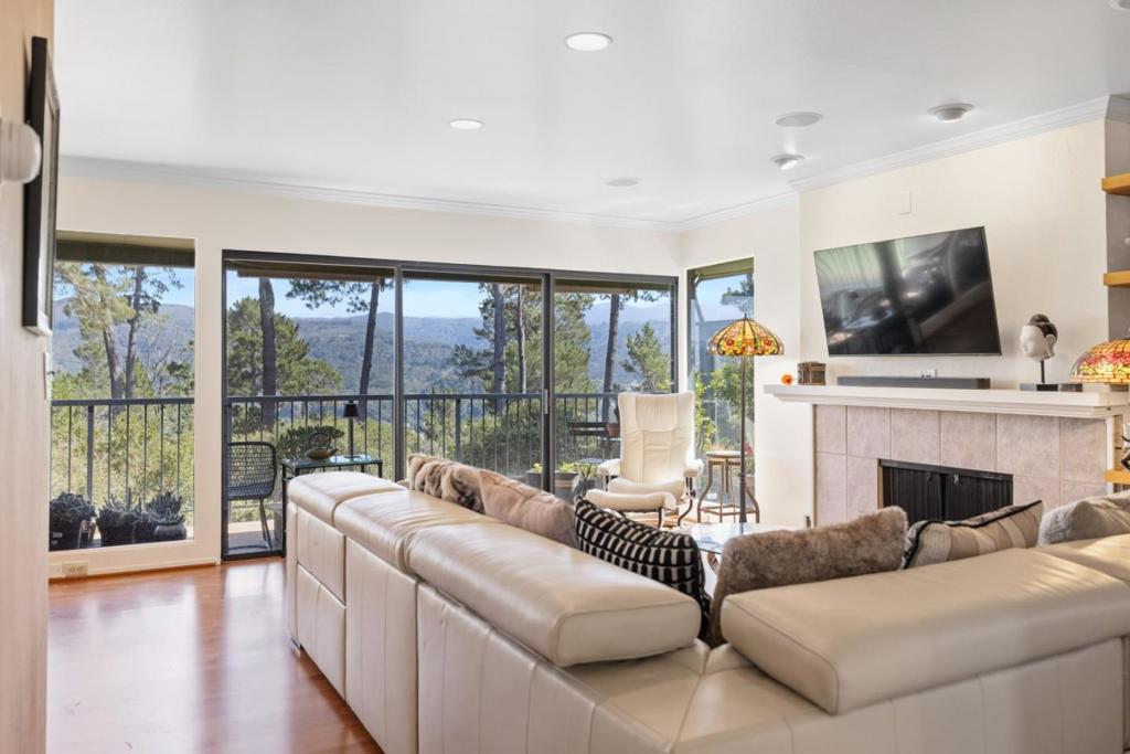 154 Del Mesa Carmel Property Photo 3