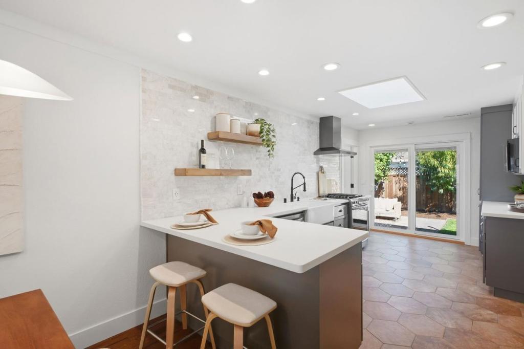 1461 Revere Avenue Property Photo 1