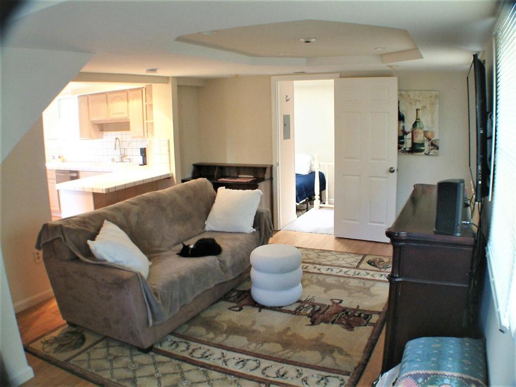 430434 Franklin Street Property Photo 2
