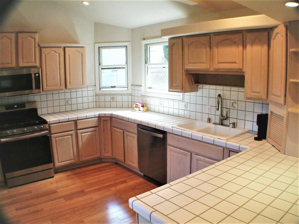 430434 Franklin Street Property Photo 4