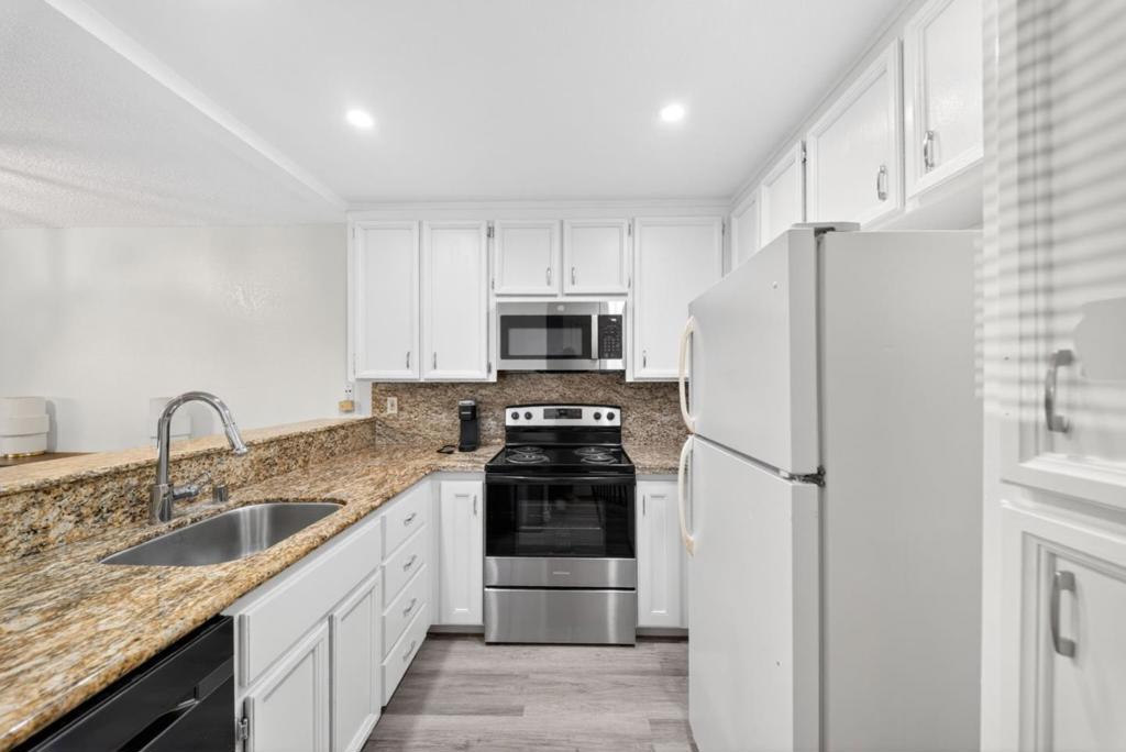 5699 Makati Circle A Property Photo 6
