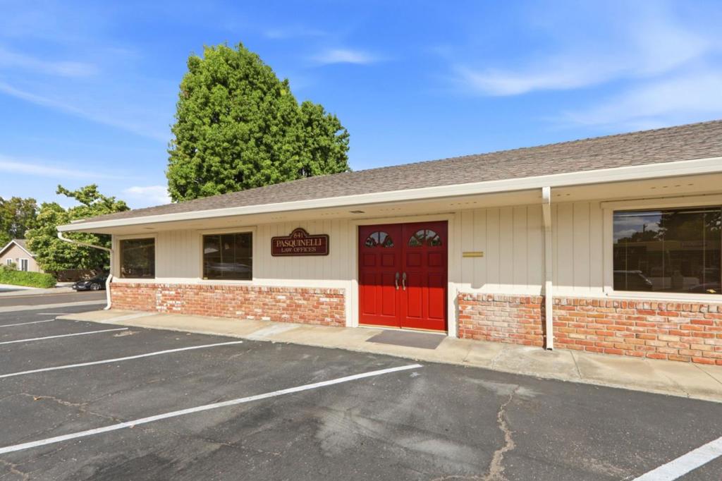 843 Malone Road Property Photo 4