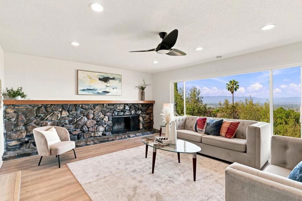 895 Tybalt Drive Property Photo 1