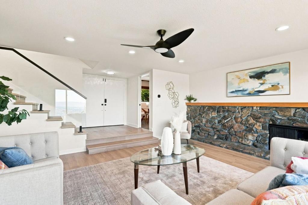 895 Tybalt Drive Property Photo 4