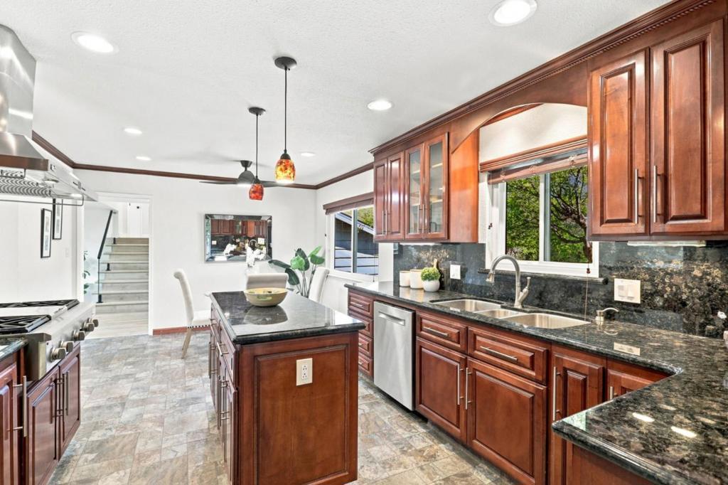 895 Tybalt Drive Property Photo 15
