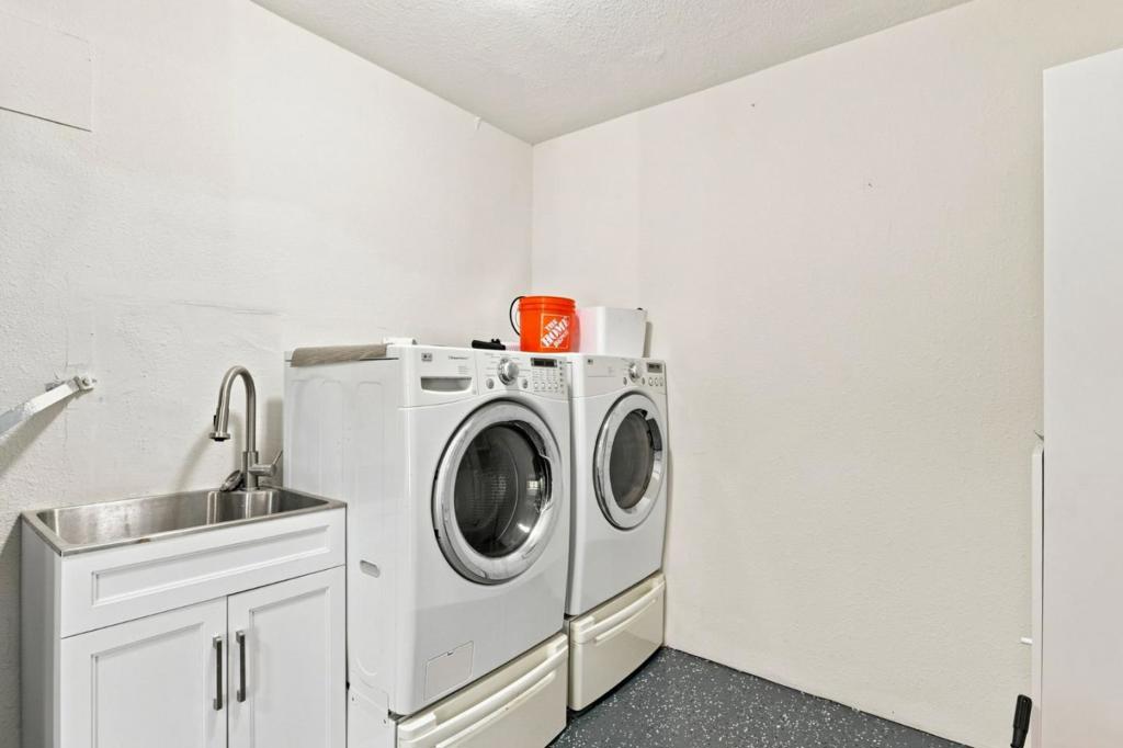 895 Tybalt Drive Property Photo 33