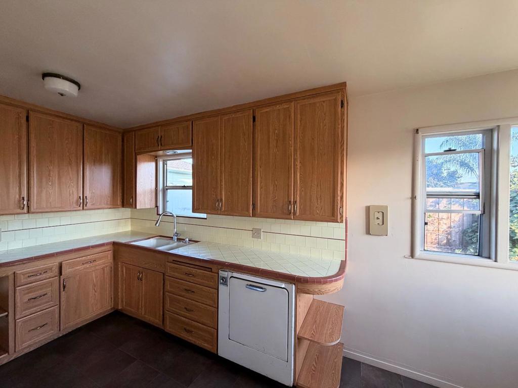 427 Carmel Street Property Photo 5
