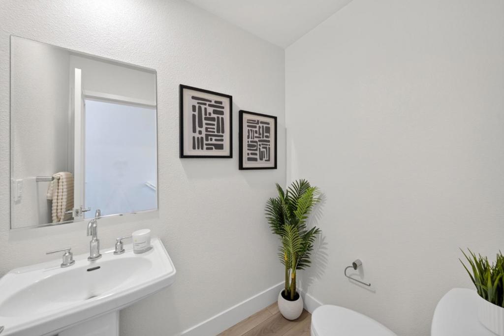 3891 Vanguard 1004 Property Photo 5