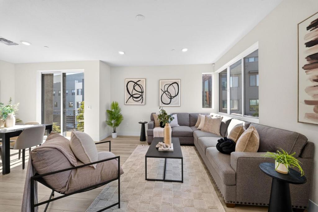 3891 Vanguard 1004 Property Photo 15