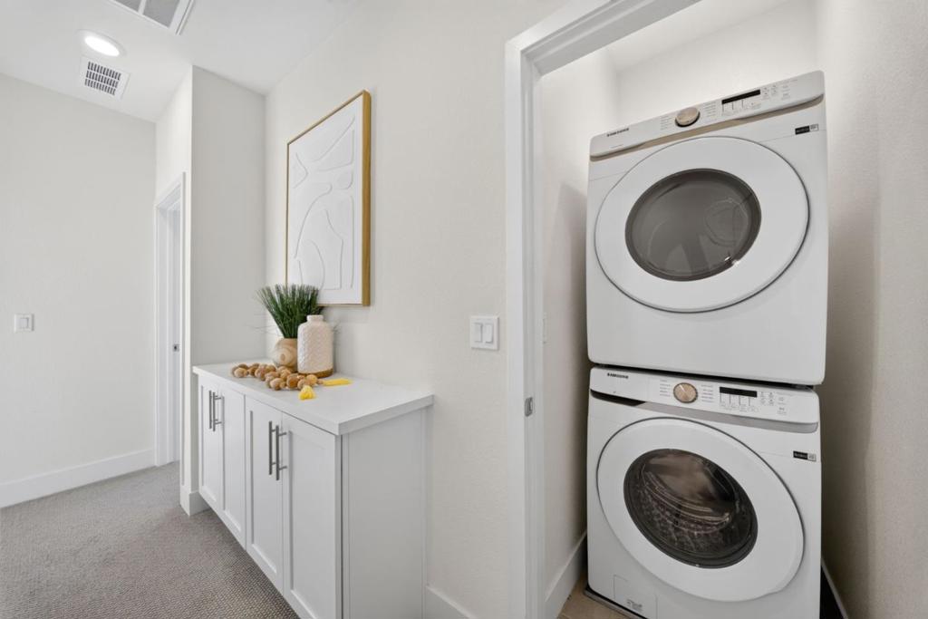 3891 Vanguard 1004 Property Photo 17