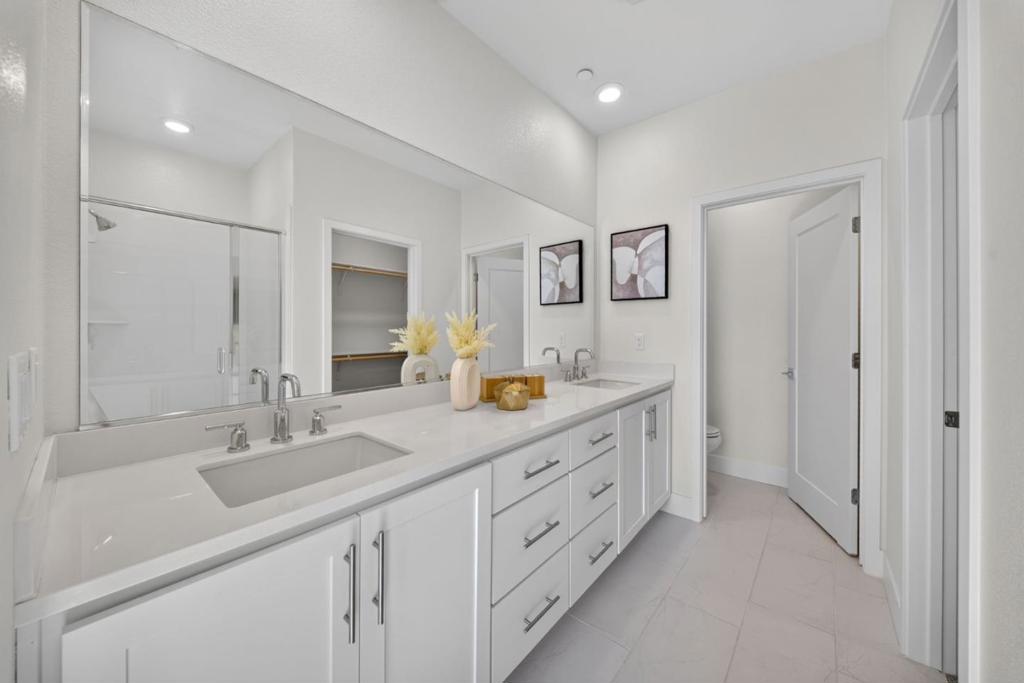 3891 Vanguard 1004 Property Photo 20