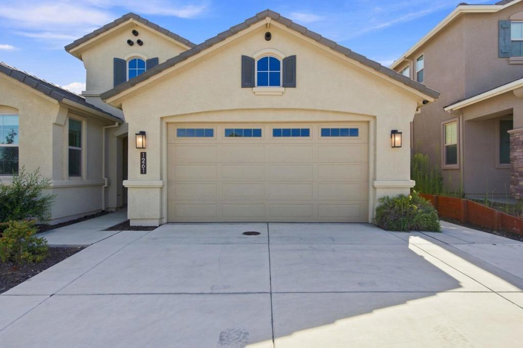 1261 Azalea Drive Property Photo 3