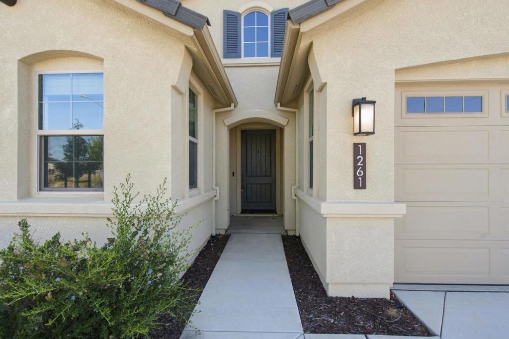 1261 Azalea Drive Property Photo 4