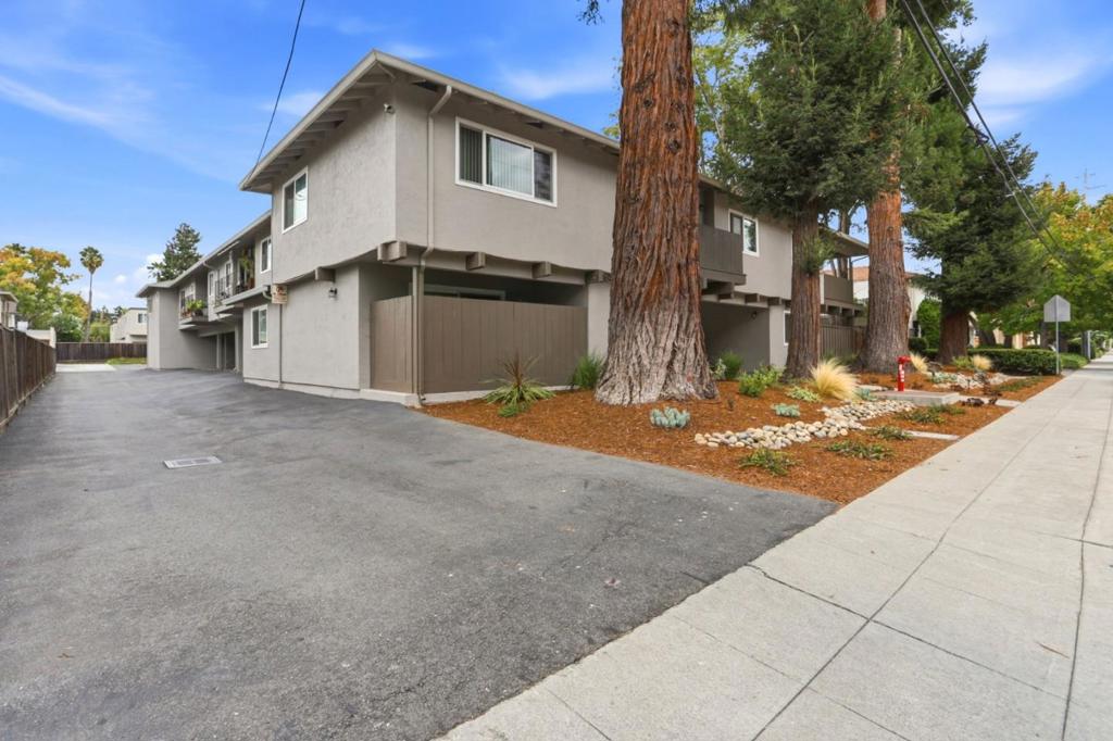 239 Easy Street Property Photo 3