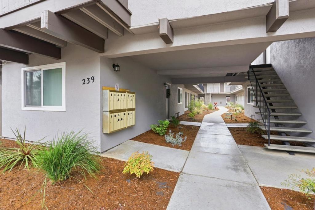 239 Easy Street Property Photo 4