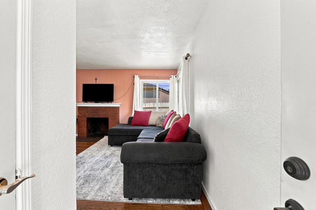 21471 Burr Way Property Photo 5