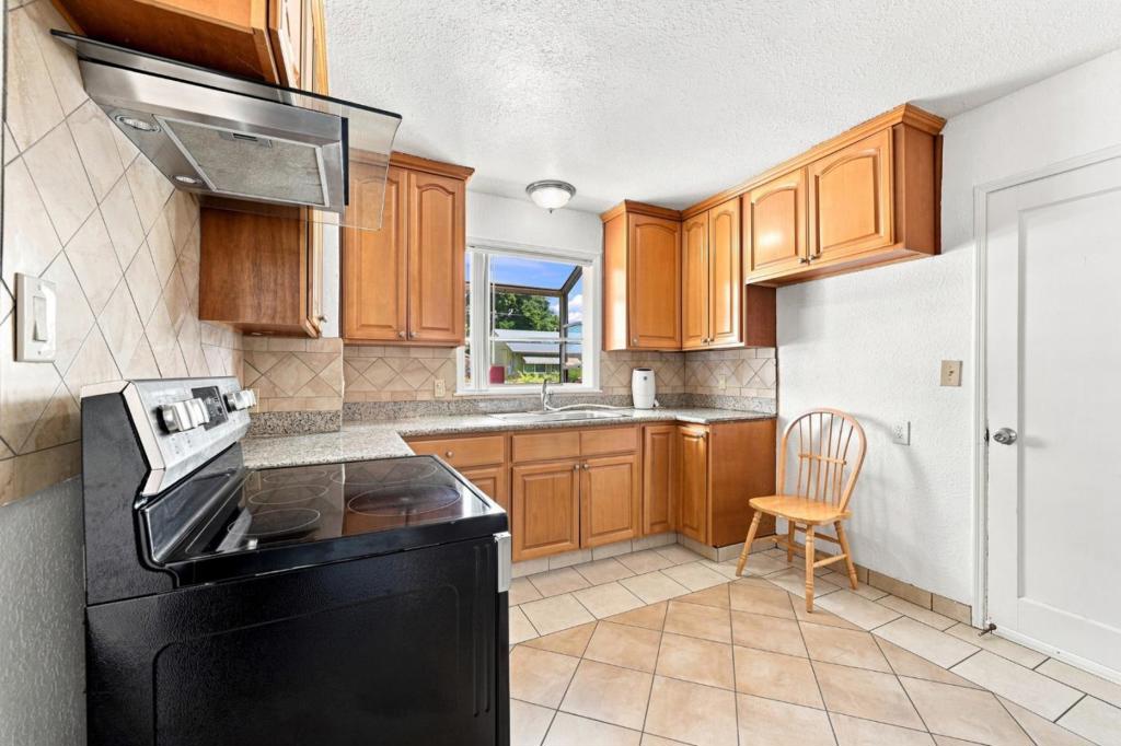 21471 Burr Way Property Photo 10