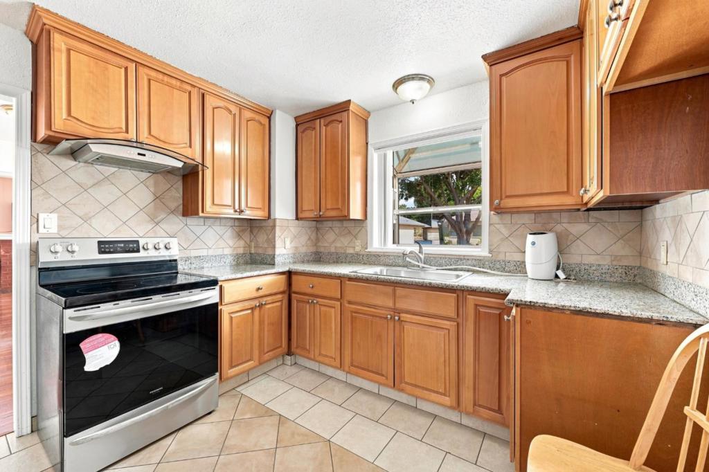 21471 Burr Way Property Photo 11
