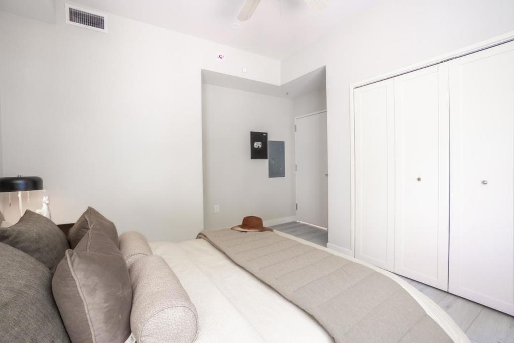 38 N Almaden Boulevard 302 Property Photo 16