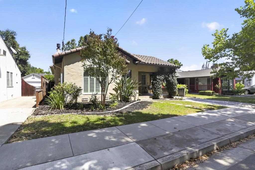 1748 Glen Una Avenue Property Photo 3