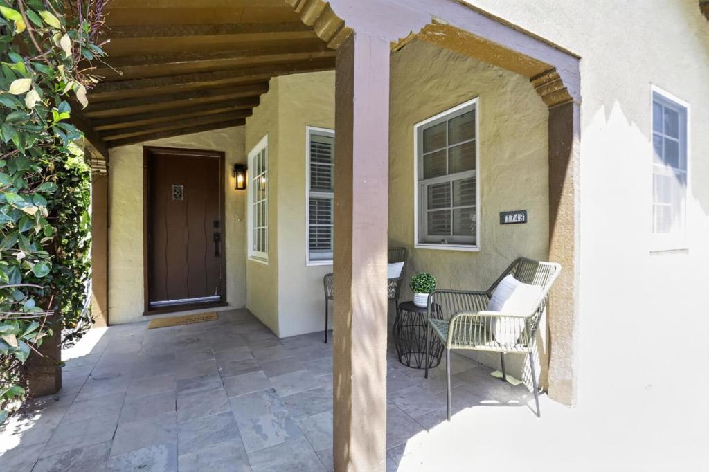 1748 Glen Una Avenue Property Photo 4
