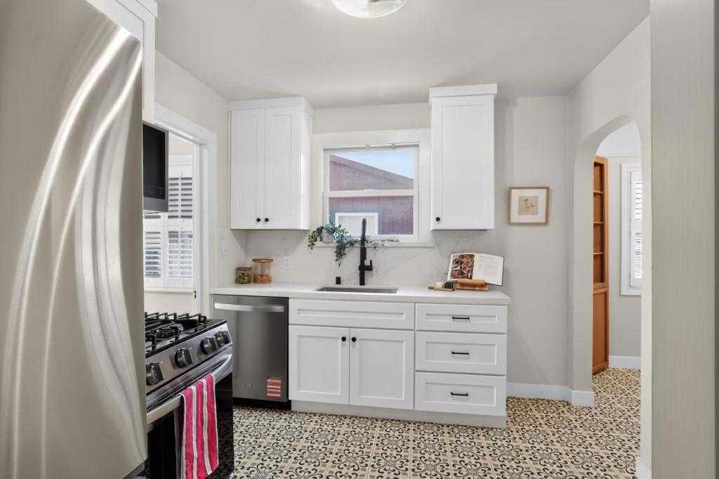 1748 Glen Una Avenue Property Photo 15