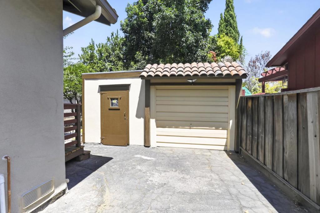 1748 Glen Una Avenue Property Photo 27