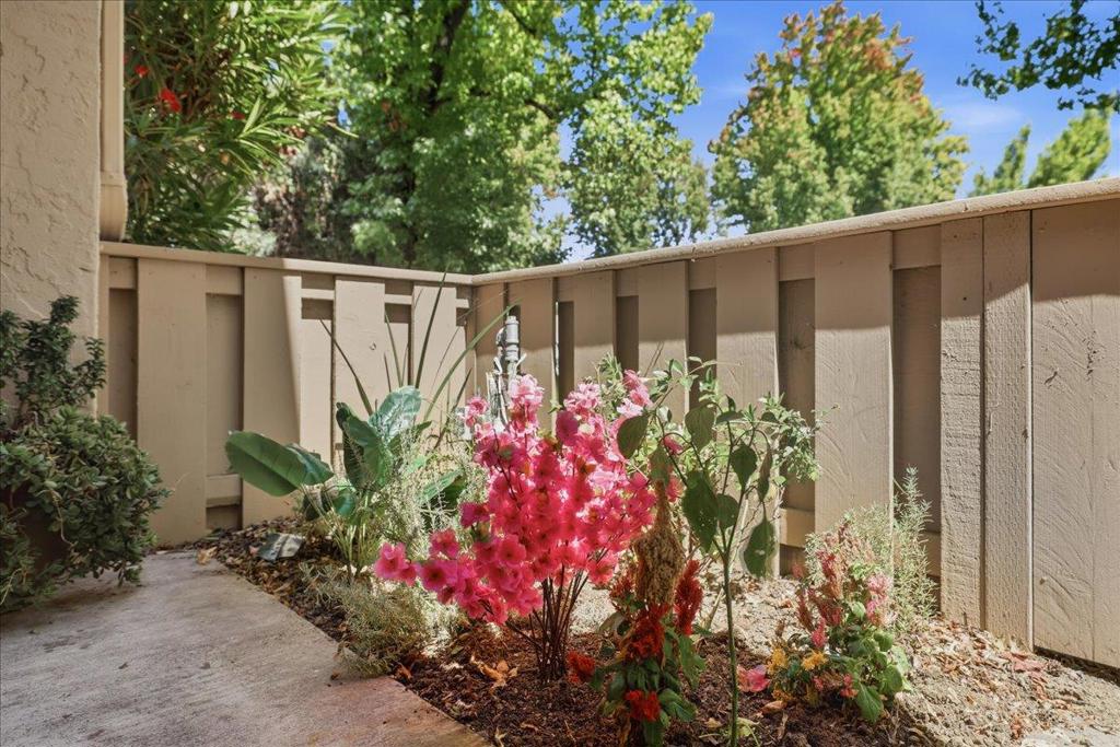 125 Connemara Way 115 Property Photo 38