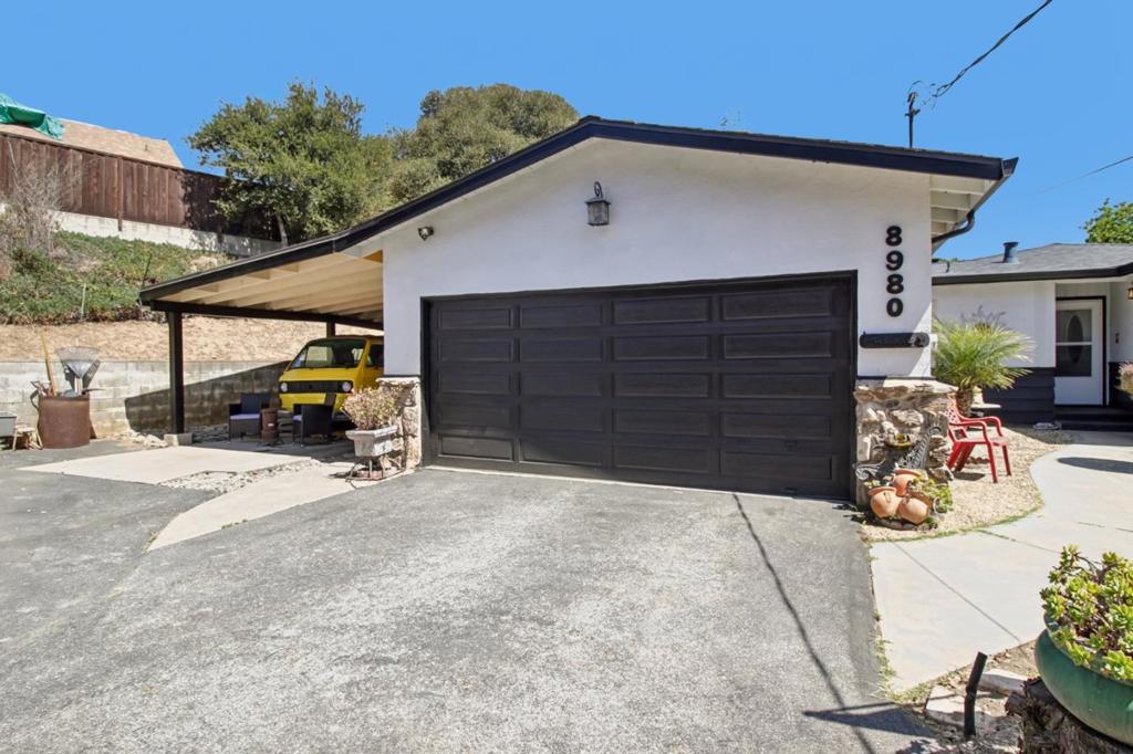 8980 Oak Road Property Photo 6