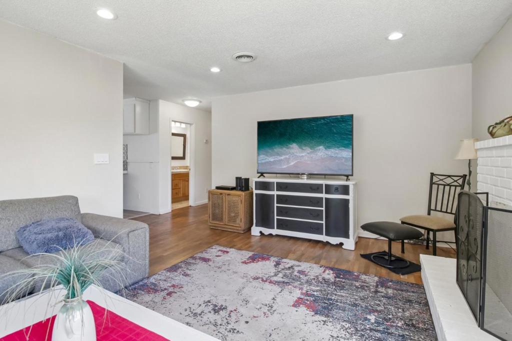 8980 Oak Road Property Photo 10