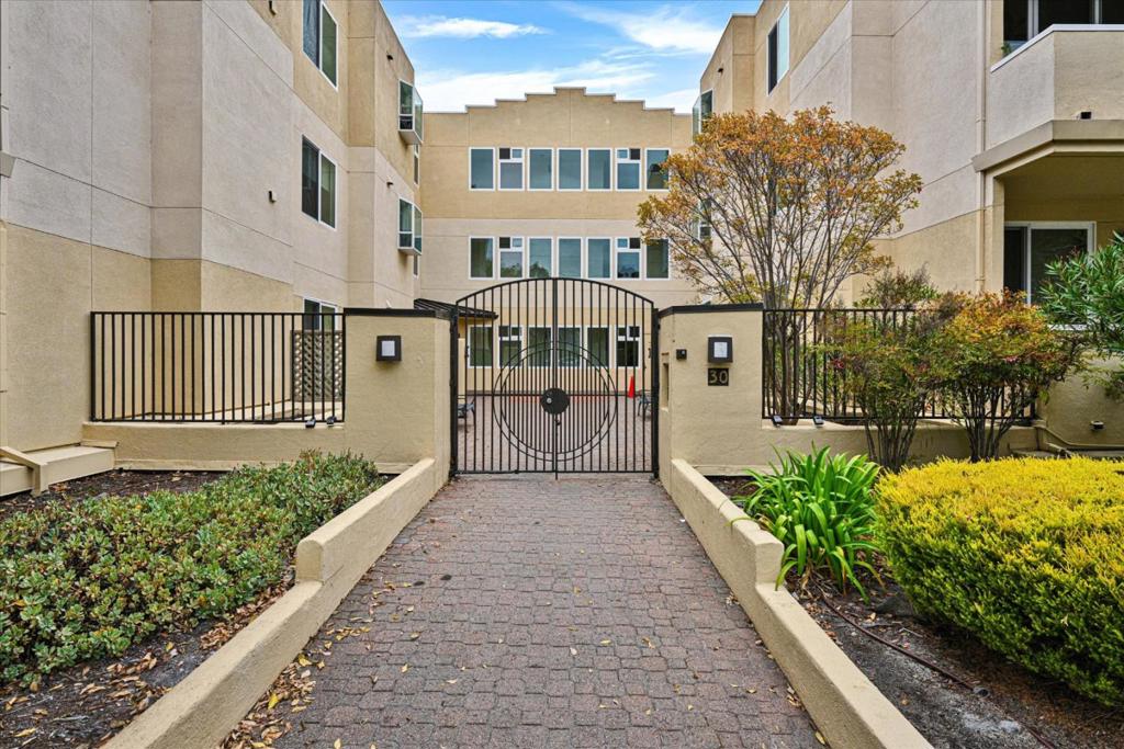 30 Lorton Avenue 303 Property Photo 1