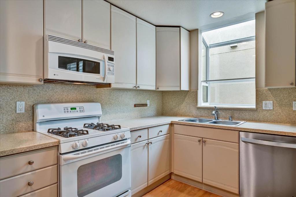 30 Lorton Avenue 303 Property Photo 21