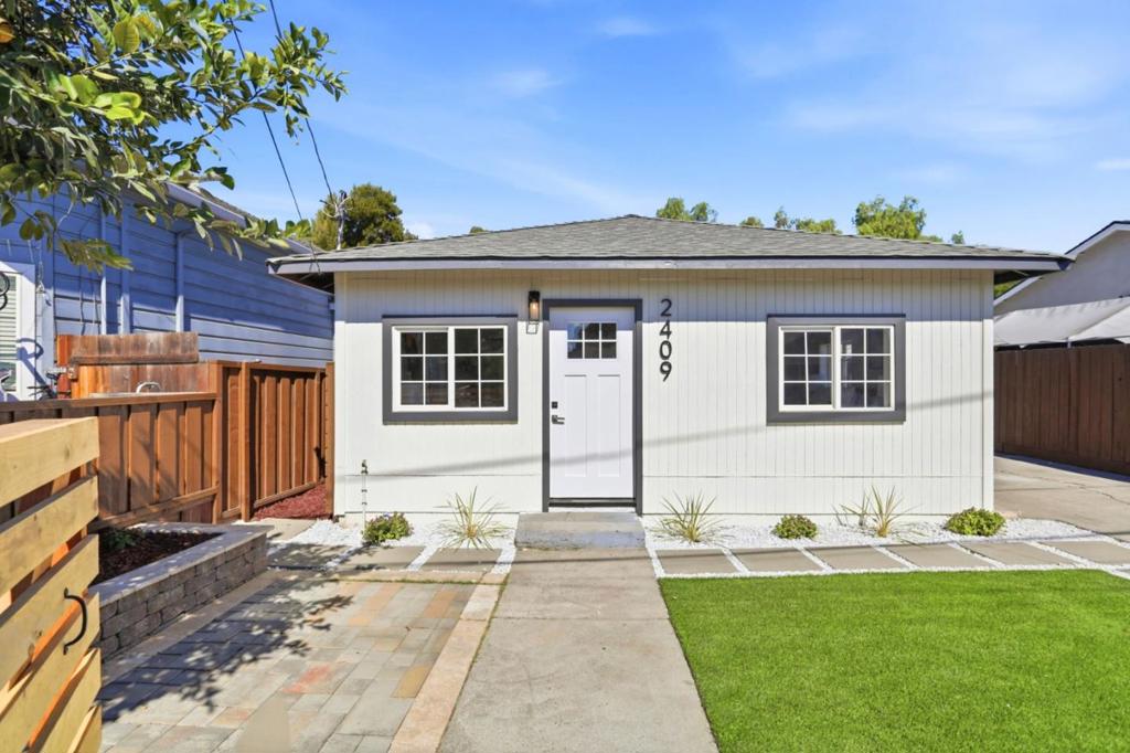 2409 Summer Street Property Photo