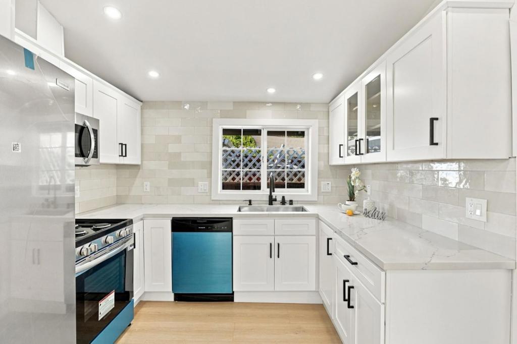 2409 Summer Street Property Photo 8