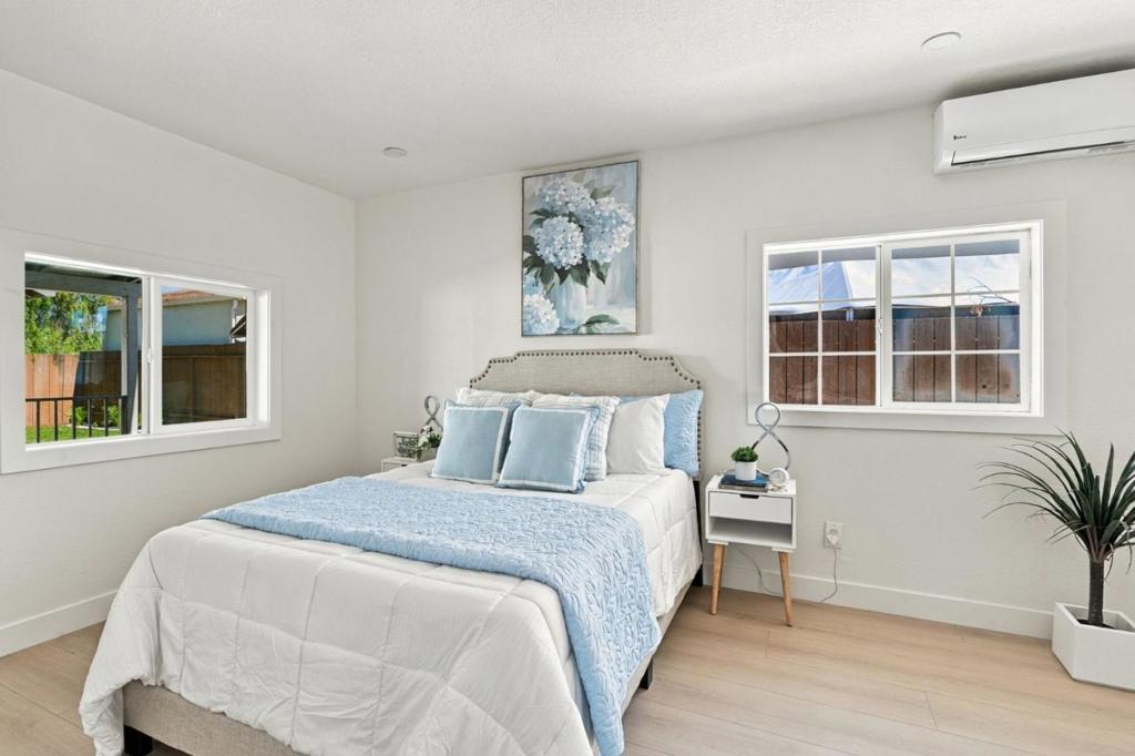 2409 Summer Street Property Photo 19