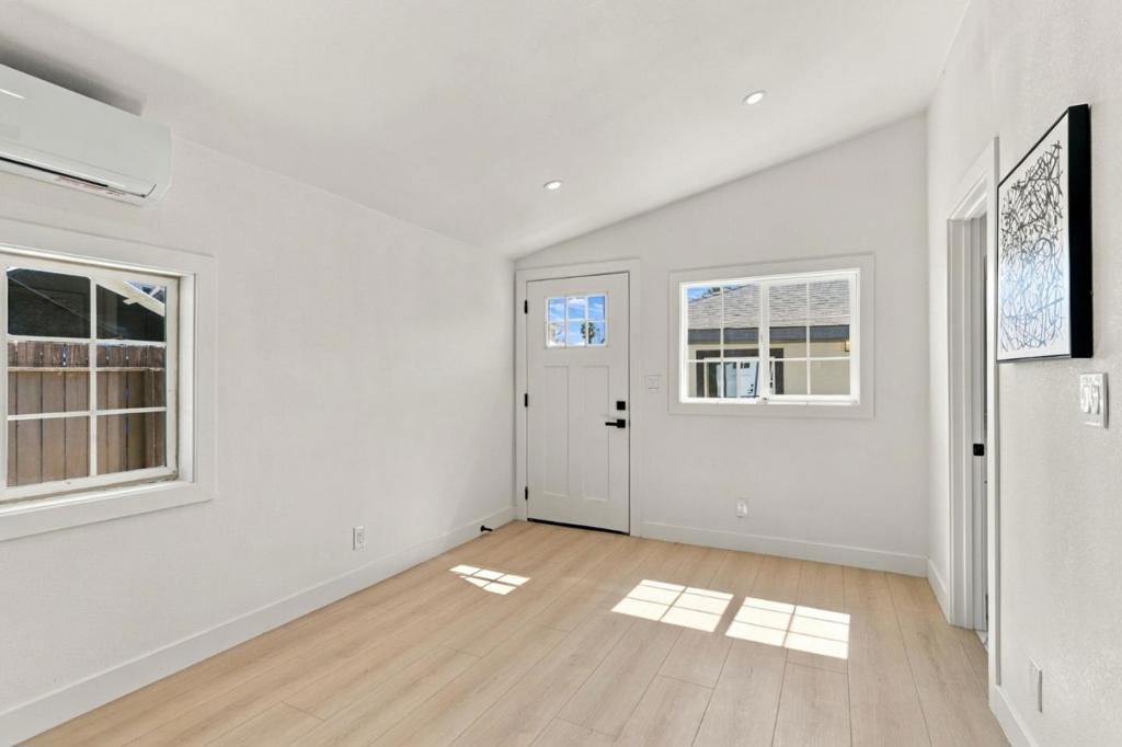 2409 Summer Street Property Photo 23