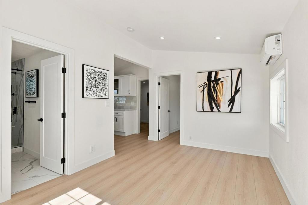 2409 Summer Street Property Photo 24