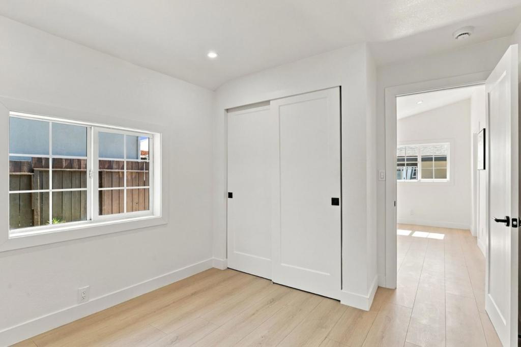 2409 Summer Street Property Photo 28