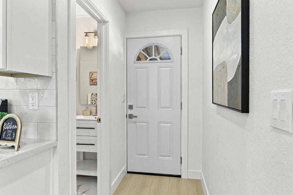 2409 Summer Street Property Photo 31
