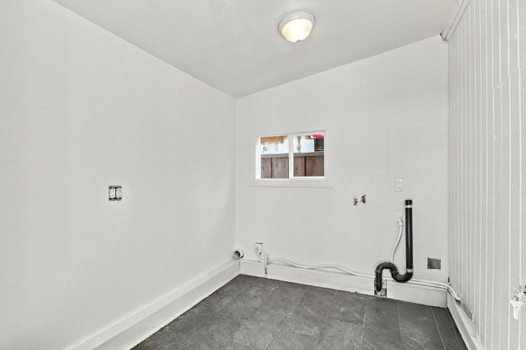 2409 Summer Street Property Photo 34